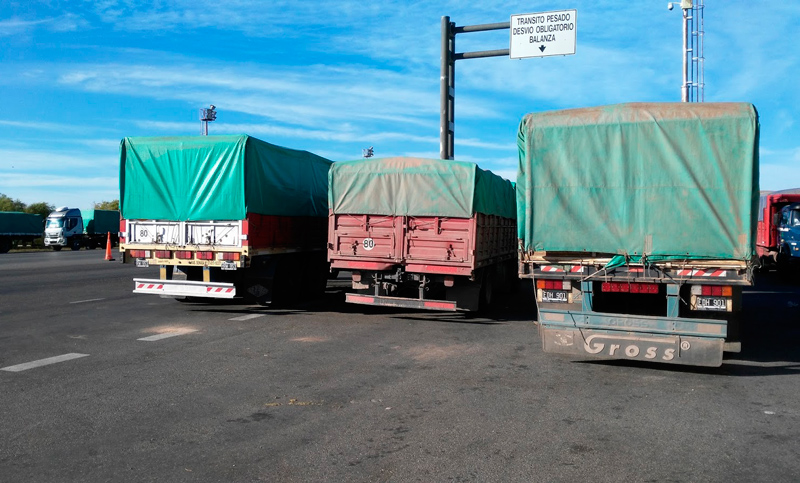 Los transportistas de cereales lanzaron un paro nacional