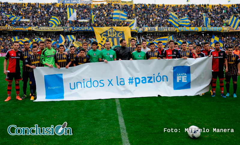 Al igual que en el cotejo de ida, los jugadores pidieron por la paz en el clásico