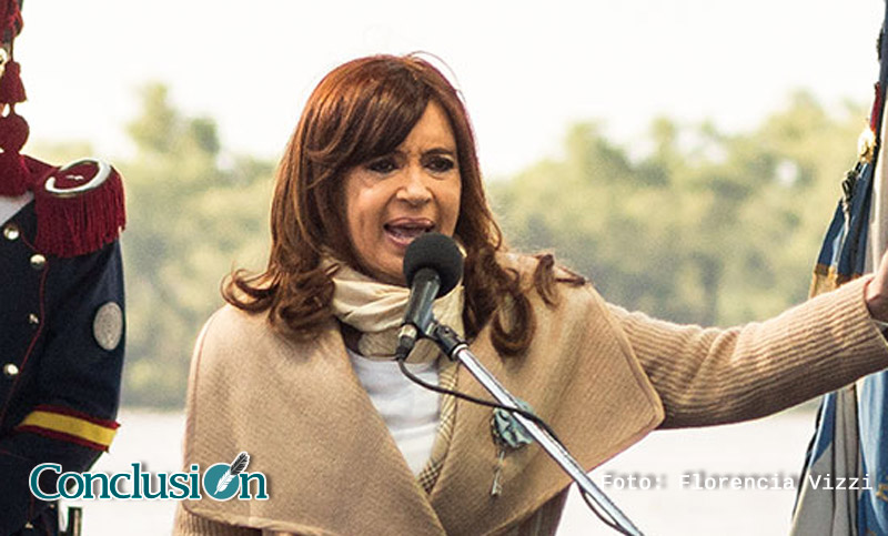 Cristina Kirchner pidió dejar sus huellas y hacer el informe socio ambiental en su casa de Río Gallegos