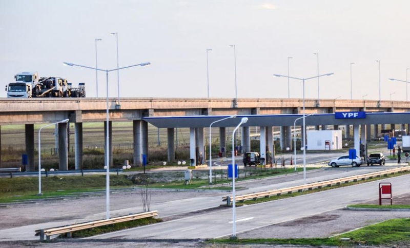 Desbaratan banda que robaba autos en estaciones de servicios