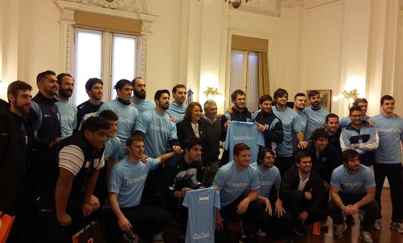 Handball‬: la intendenta Mónica Fein recibió a los Gladiadores