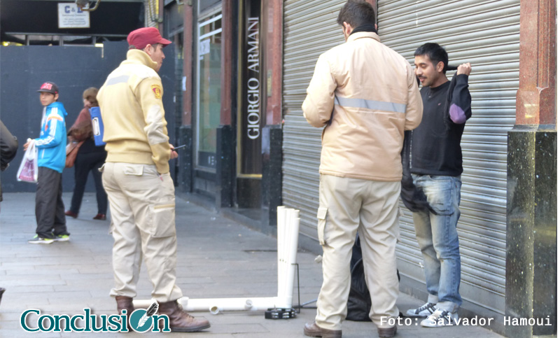 Manteros agredieron a personal de la GUM y a policía
