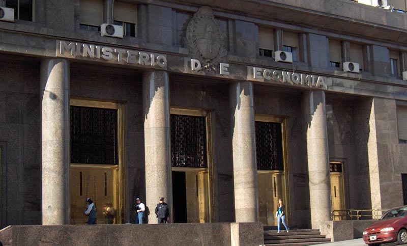 Se triplicó en junio el déficit financiero en cuentas públicas