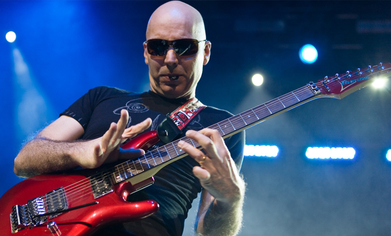 Joe Satriani llegará en diciembre a Rosario con el Surfing to Shockwave Tour