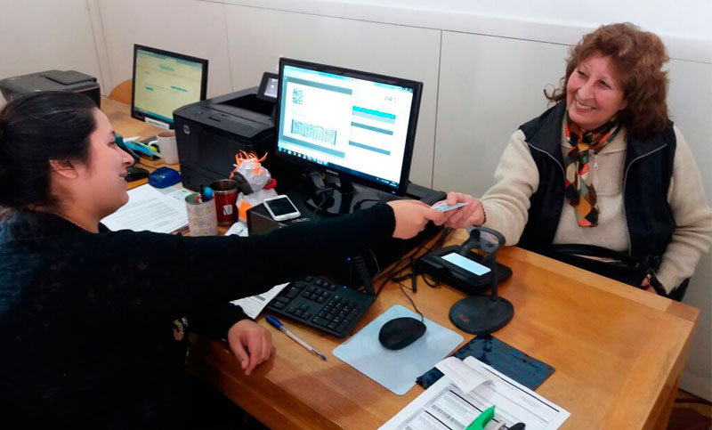 Se redujo la demora  y se emiten 431 licencias de conducir por día en Rosario