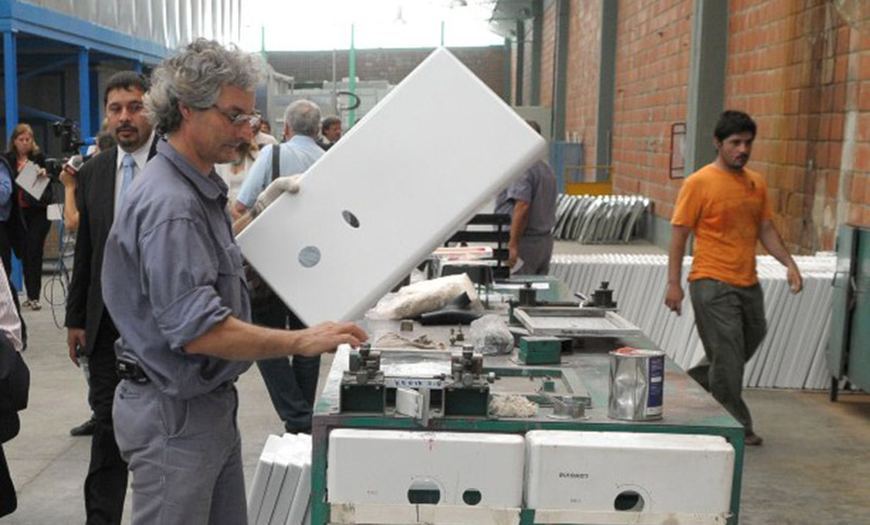 Longvie despidió 60 trabajadores y redujo la jornada laboral