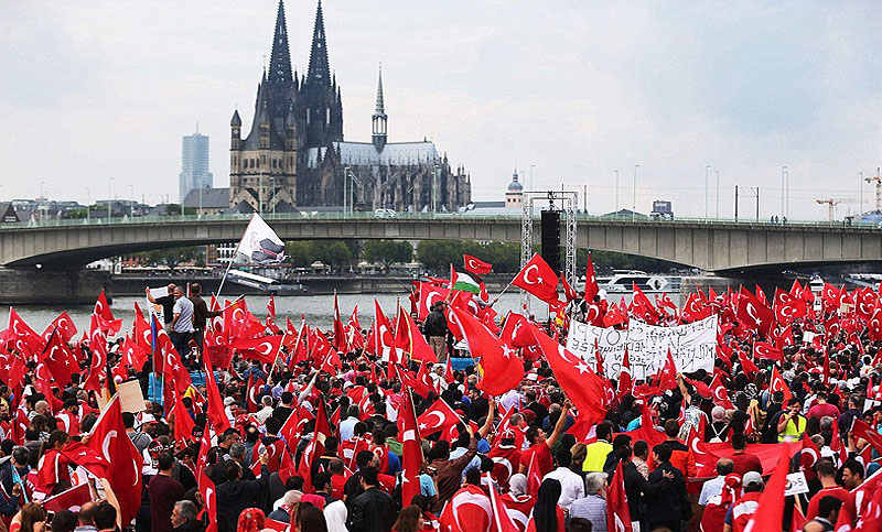 Se realizó una masiva manifestación de apoyo a Erdogan en Alemania