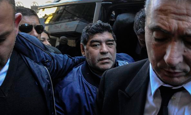 Maradona: «Hay algunos presidentes que se la quieren llevar toda para ellos»
