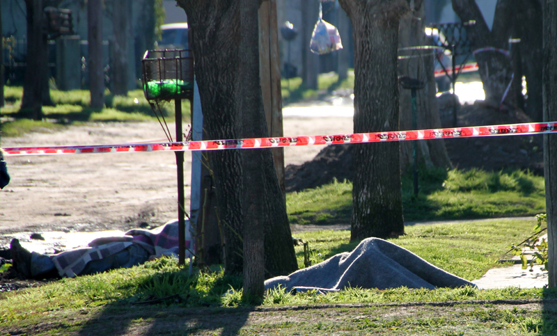 Mató a puñaladas a sus tres hijos y a su esposa, degolló a un vecino y se suicidó