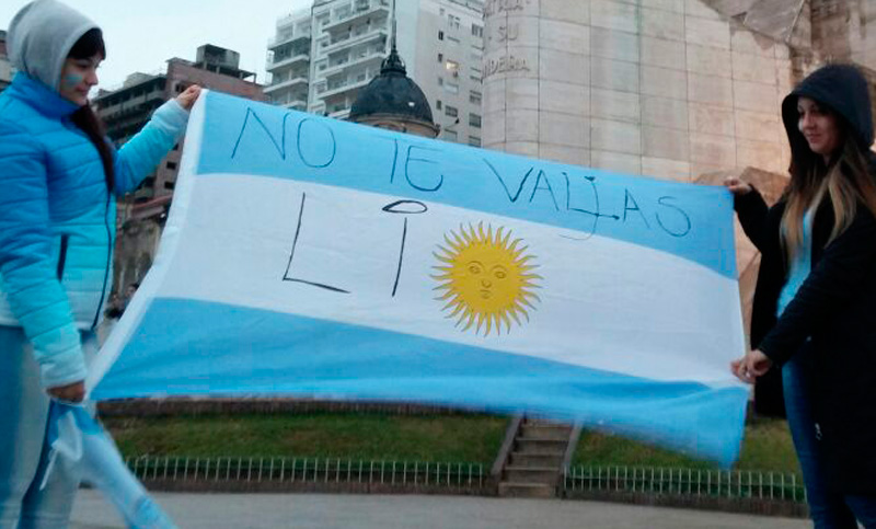 Escasa convocatoria en el banderazo en apoyo a Messi