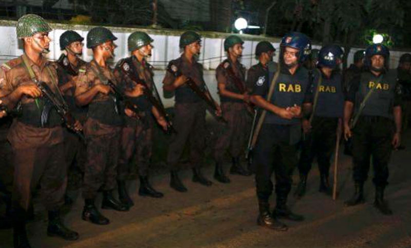 Dos muertos y más de 26 heridos en toma de rehenes en Bangladesch