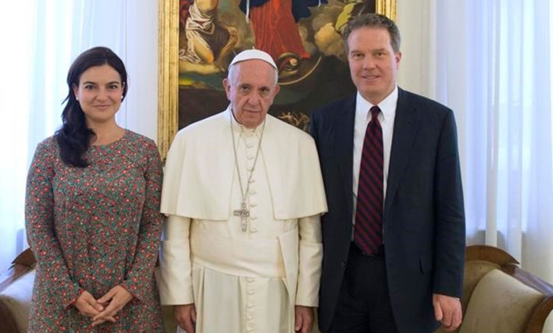 El Papa nombra nuevo portavoz y vicedirectora en sala de prensa