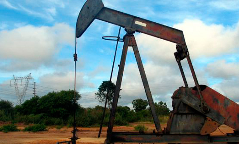 Petroleras vuelven a importar petróleo barato, pese a la advertencia del Gobierno
