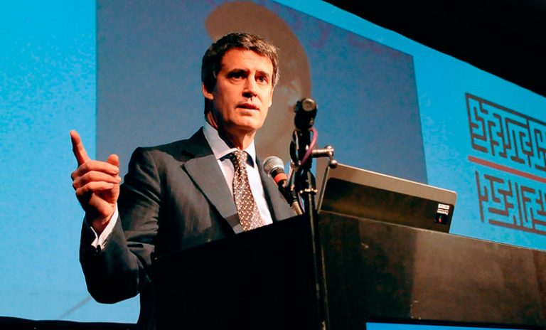 «La inflación baja y hay signos de recuperación económica»