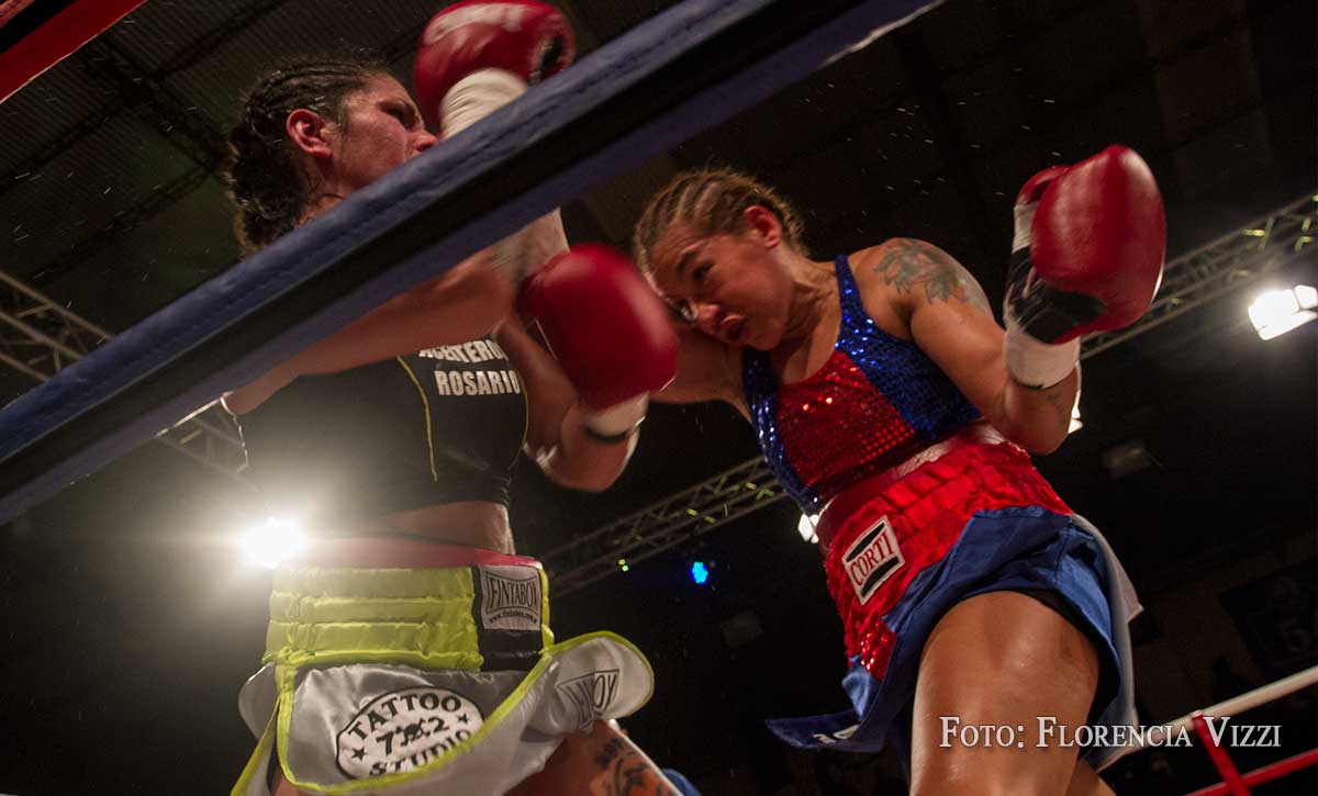 Pelea por el título mundial superligero femenino. Desafío pugilístico entre la «Leona» Bustos y la «Pantera» Farías… Rosario, julio de 2016