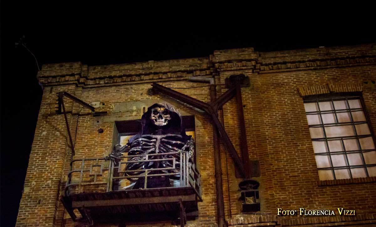Ventanas y balcones de la noche rosarina… nunca se sabe con lo que puede encontrarse…