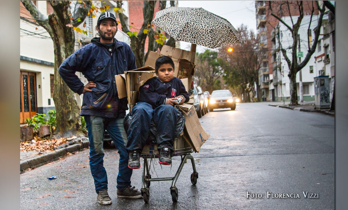 Padre e hijo, intentando capear la tormenta y sobrevivir a como de lugar…
