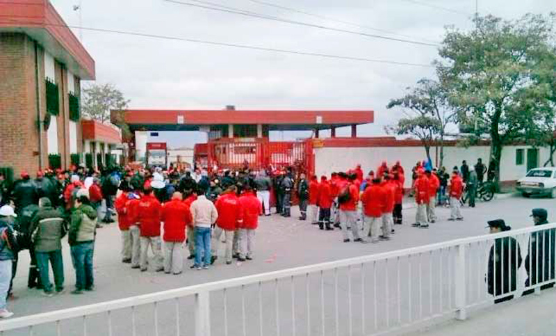 Empresa de refrescos que embotella Coca Cola despidió 51 trabajadores