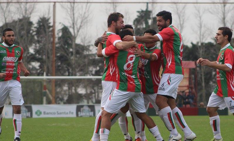 Sportivo Las Parejas venció a Central Córdoba en los penales y está en semifinales