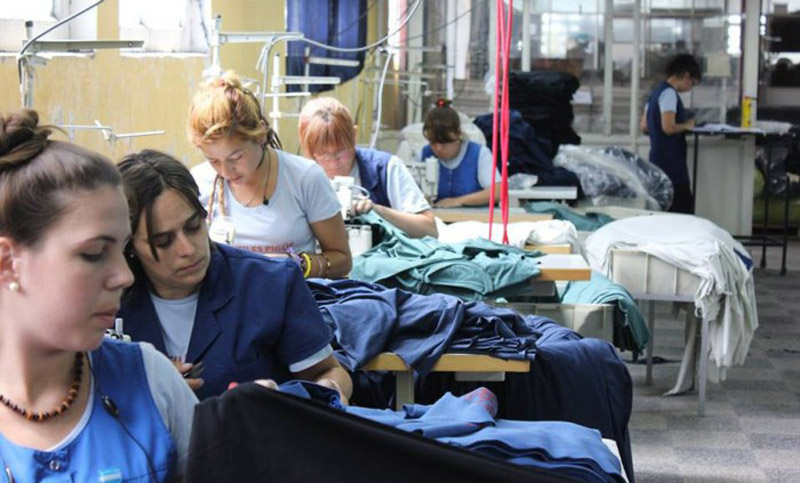 Trabajadores textiles denuncian más de 2.500 suspensiones en todo el país