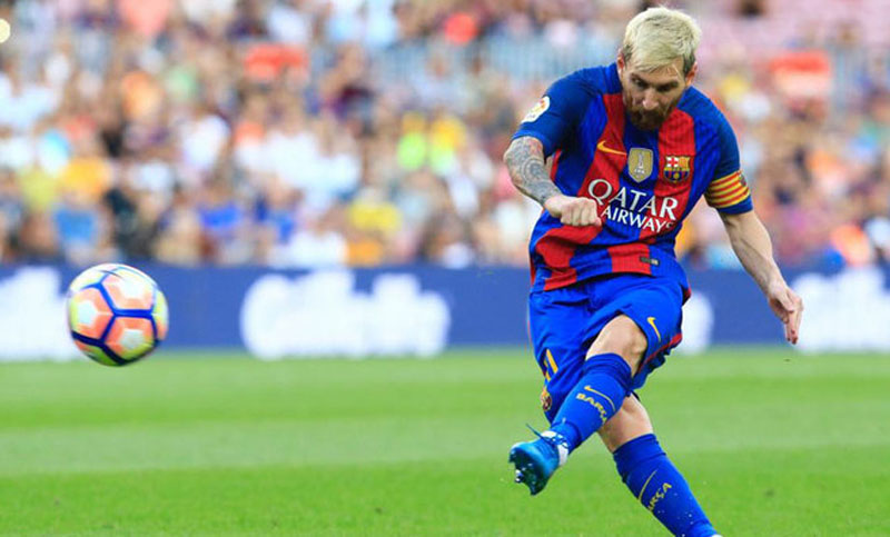 Messi hizo un doblete y Barcelona debutó con una goleada en el torneo