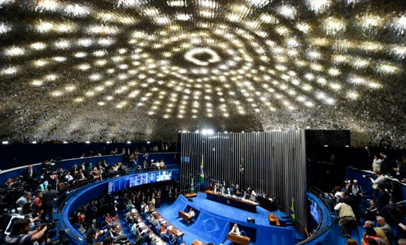 Caldeado debate antes de voto final en el Senado de Brasil