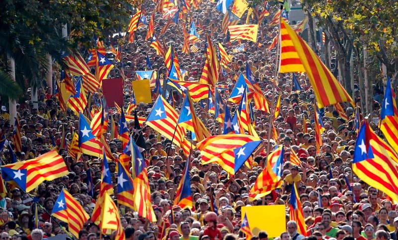 El tribunal constitucional español suspende el plan de secesión unilateral de Cataluña