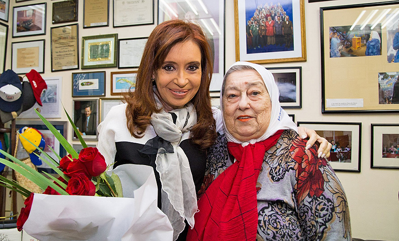 Cristina Kirchner visitó a Eve de Bonafini en la sede de Madres de Plaza de Mayo