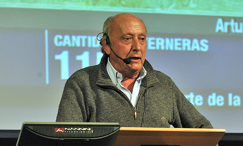 “Que los mismos que legislan repartan subsidios, es parte de la corruptela política”