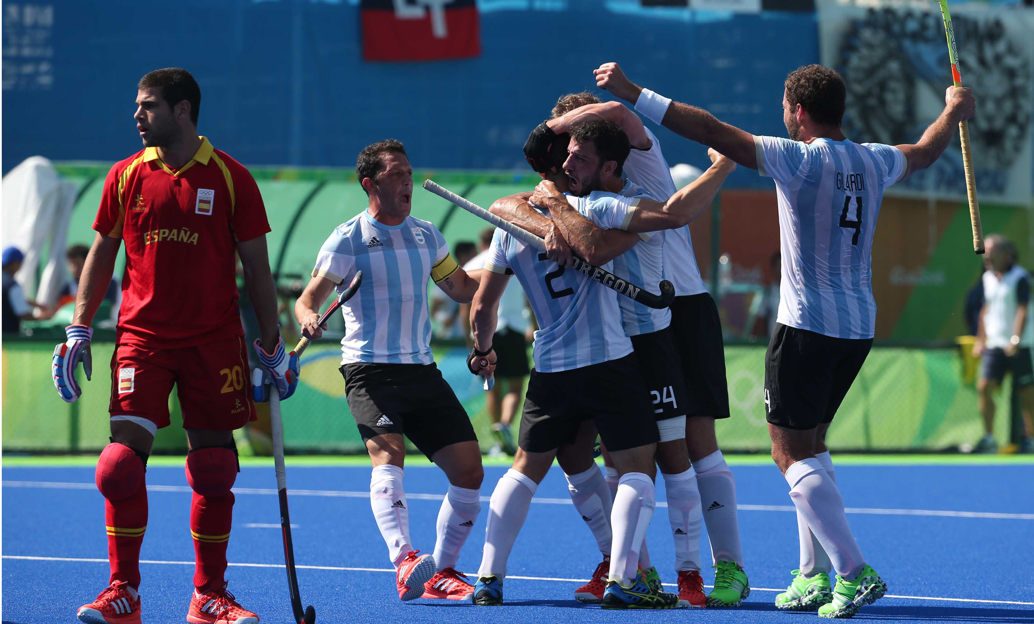 Los Leones hicieron historia: vencieron a España y se metieron en semis