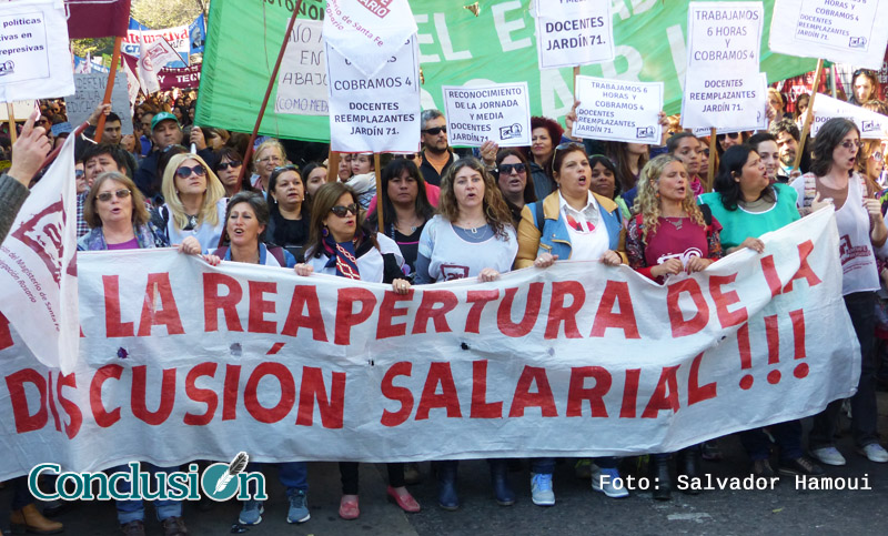 Los docentes responden: «Quieren parar la inflación ajustando salarios»