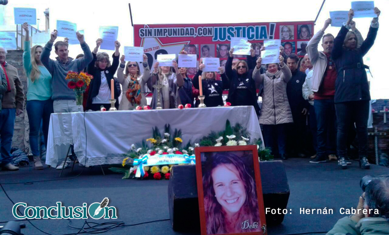Tragedia de calle Salta: un acto emotivo por el recuerdo y el pedido de justicia