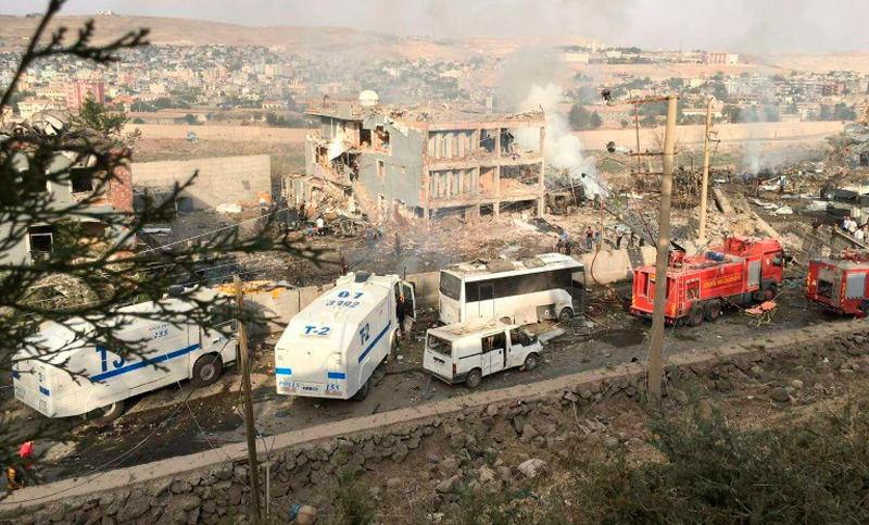 Rebeldes y sus familias empiezan a evacuar ciudad Siria de Daraya