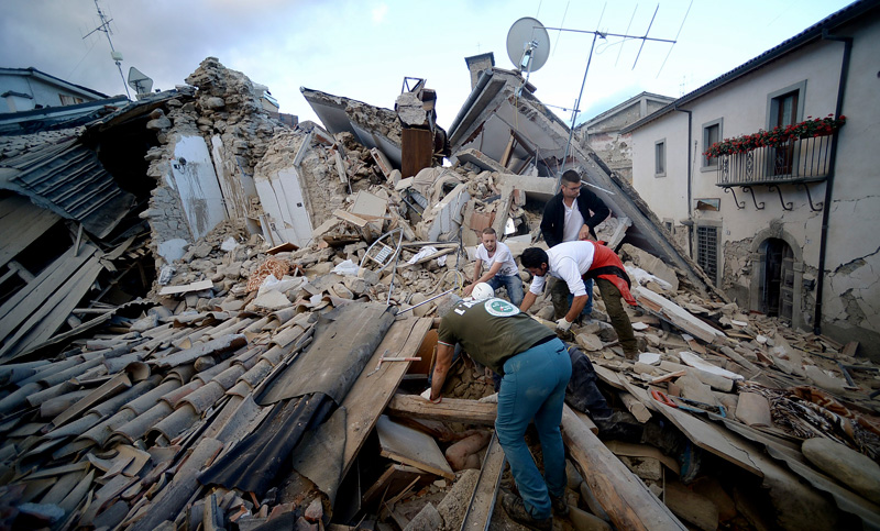 Ya suman 38 los muertos por el fuerte terremoto en el centro de Italia