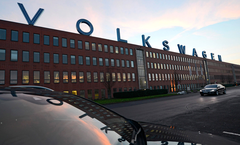 Volkswagen recorta tiempo de trabajo de 28.000 empleados por un conflicto