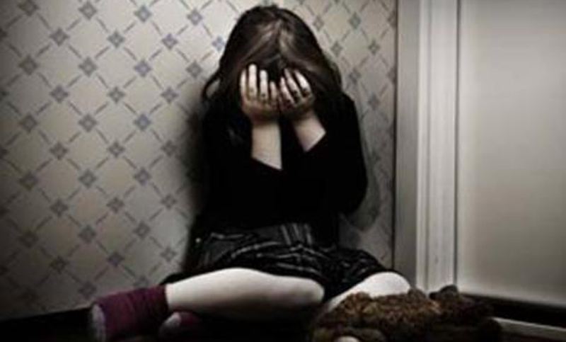Investigan a una madre por presunta complicidad en el abuso de sus hijas