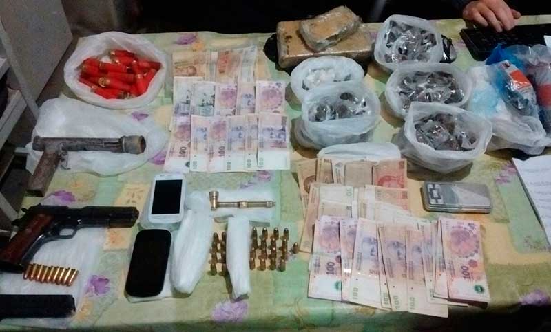 Varios detenidos y armas secuestradas en allanamientos en zona sur y zona oeste
