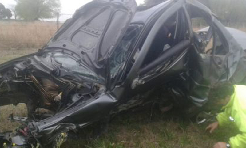 Dos chicas murieron y dos jóvenes con heridas graves al despistar un auto en Barrancas