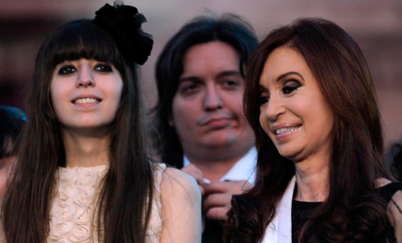 Fiscales piden embargar bienes de Máximo y Florencia Kirchner
