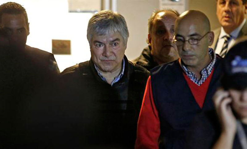 «Me están apretando para que me calle, para que no siga hablando»