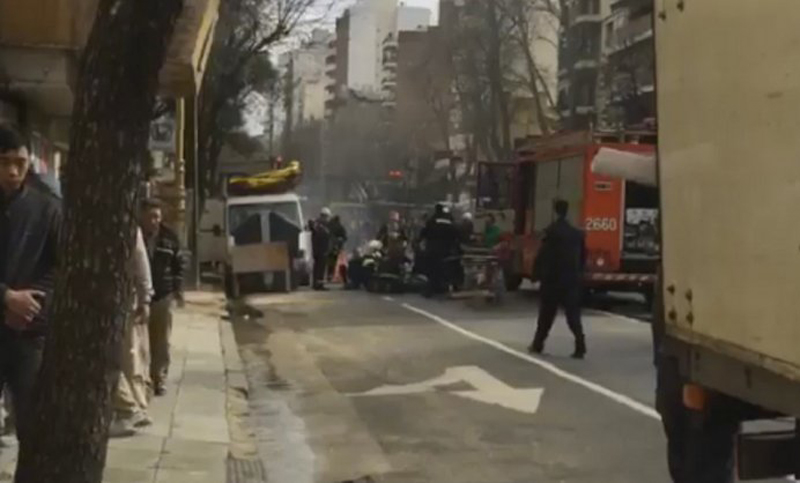 Operario muerto y cinco personas internadas por escape de gas en Barracas