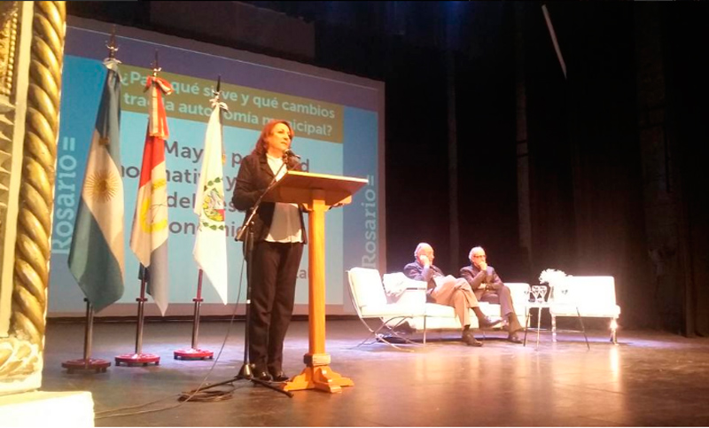 Especialistas aportaron argumentos al debate sobre la autonomía municipal