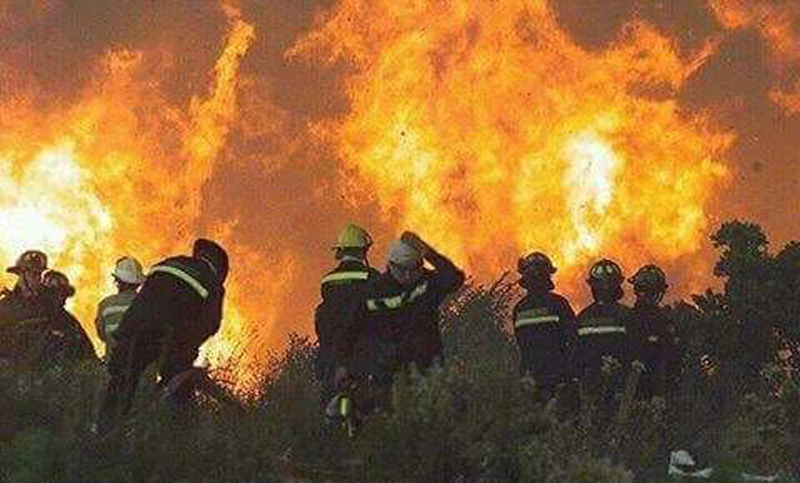 San Luis: dos focos de incendio activos preocupan a bomberos y rescatistas