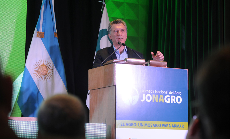 El presidente Macri afirmó que el empleo en argentina apenas supera el 40%