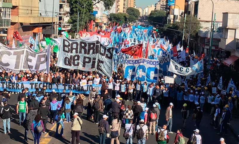 San Cayetano: marcha y acto de organizaciones políticas en Plaza de Mayo