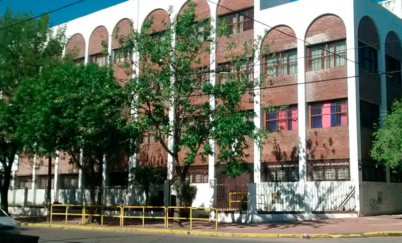Alberdi: una nena de 7 años cayó del segundo piso de un colegio