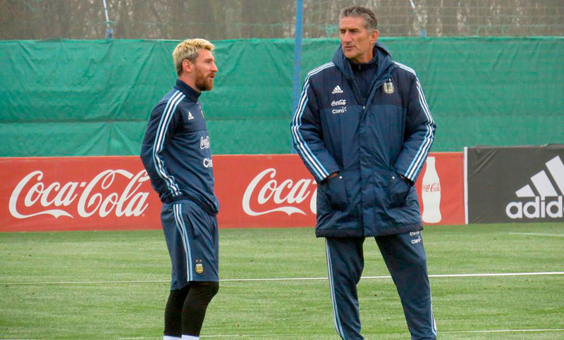 Bauza paró a Messi en el equipo titular en el entrenamiento de la selección