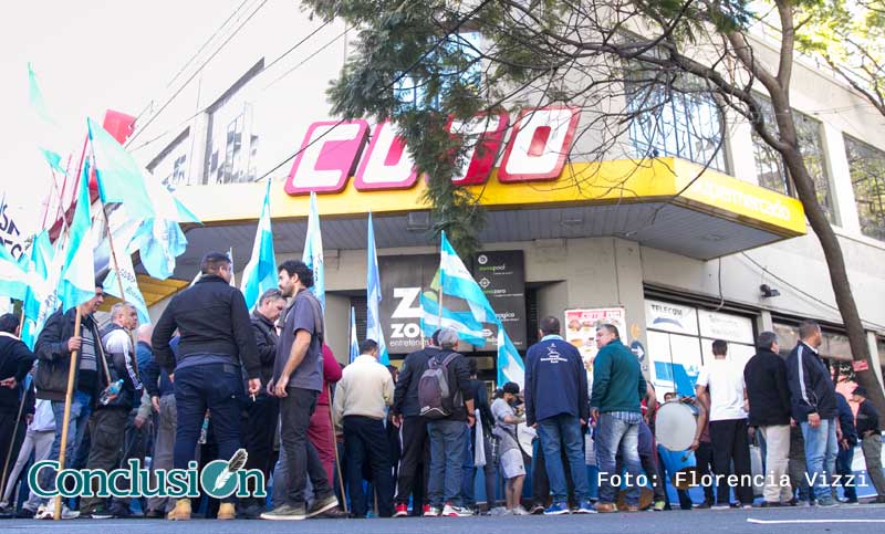 Se está realizando la audiencia por los 21 despidos en Coto