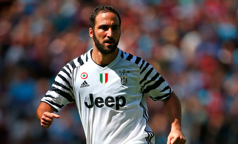 Higuaín debutó en Juventus, pero Dybala fue quien se destacó