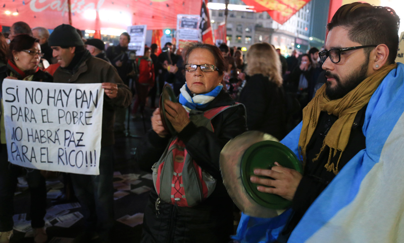 Miles de ciudadanos salieron a la calle y protestaron contra los tarifazos